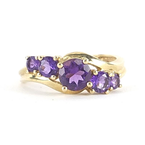 1956 - 9ct gold amethyst graduated five stone crossover ring, size P, 3.0g