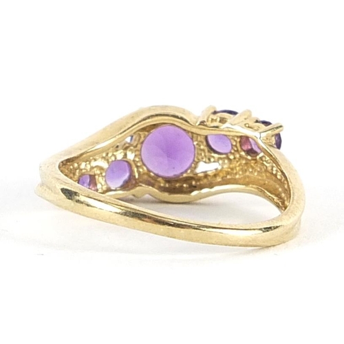 1956 - 9ct gold amethyst graduated five stone crossover ring, size P, 3.0g