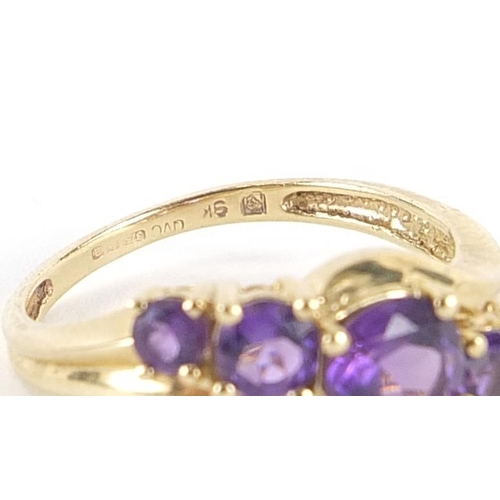 1956 - 9ct gold amethyst graduated five stone crossover ring, size P, 3.0g