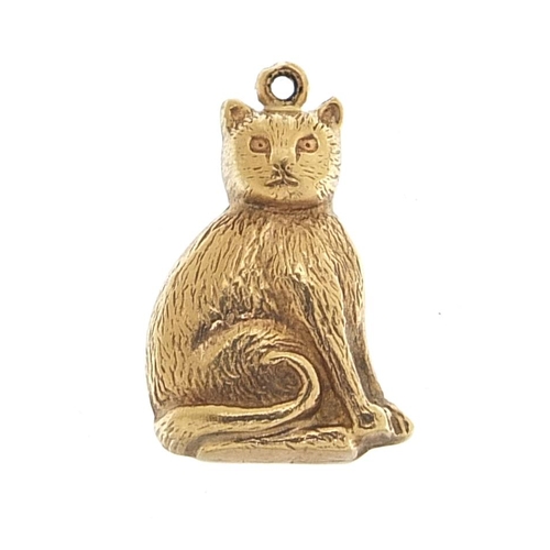 2070 - 9ct gold seated cat charm, 1.9cm high, 0.9g