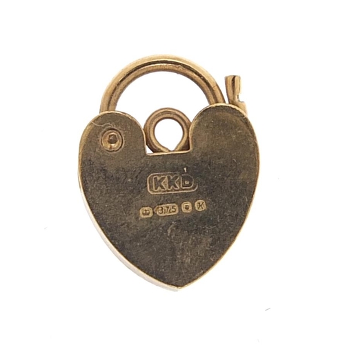 2089 - 9ct gold love heart padlock, 1.3cm high, 0.9g