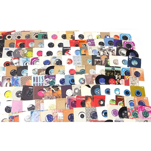 1435 - Collection of 45rpm records including MC Hammer, Mike Oldfield, The Bee Gees, Roy Orbison, The Holli... 