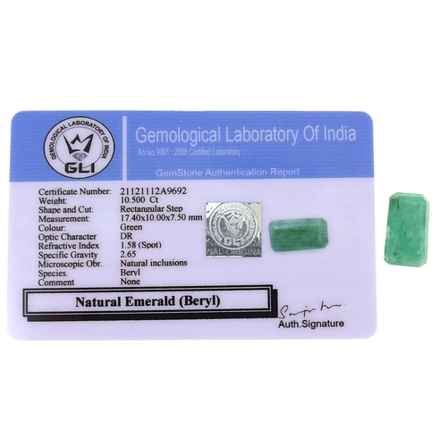 2110 - Rectangular emerald beryl gemstone with certificate, approximately 10.500 carat