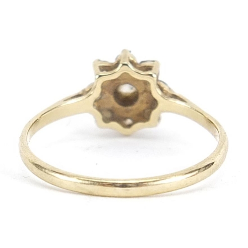 2119 - 9ct gold  clear stone flower head ring, size M, 1.3g