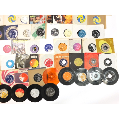 1433 - Collection of 45rpm records including The Pearls, Gene Pitney, Elvis Presley, Ringo Starr and David ... 