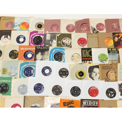 1442 - Collection of 45rpm records including The Kinks, The Bee Gees, Evelyn King and Hudson Ford