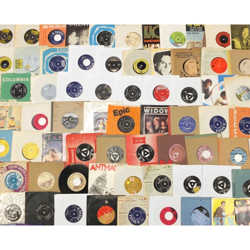 1442 - Collection of 45rpm records including The Kinks, The Bee Gees, Evelyn King and Hudson Ford