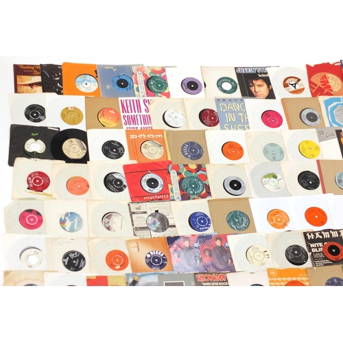 1448 - Collection of 45rpm records including Showaddy Waddy, Rod Stewart, Ringo Starr, The Seekers, The Sha... 