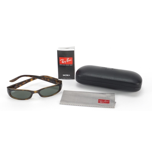 572 - Cased pair of Ray-Ban tortoiseshell design sunglasses with cleaning cloth