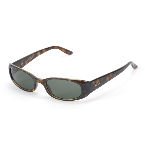 572 - Cased pair of Ray-Ban tortoiseshell design sunglasses with cleaning cloth