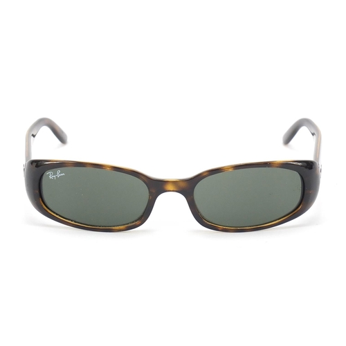 572 - Cased pair of Ray-Ban tortoiseshell design sunglasses with cleaning cloth