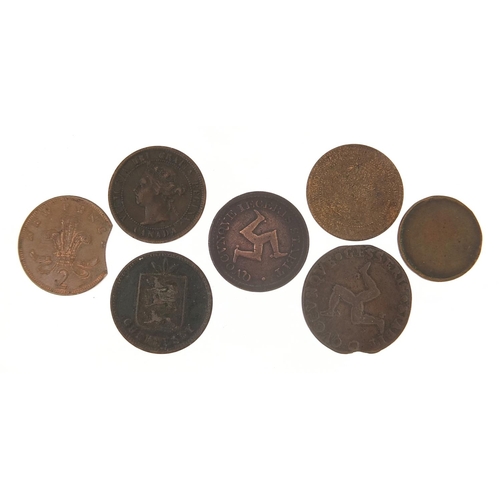 1262 - Early 18th century and later copper coinage including 1811 Isle of Man Bank halfpenny and 1889 Guern... 