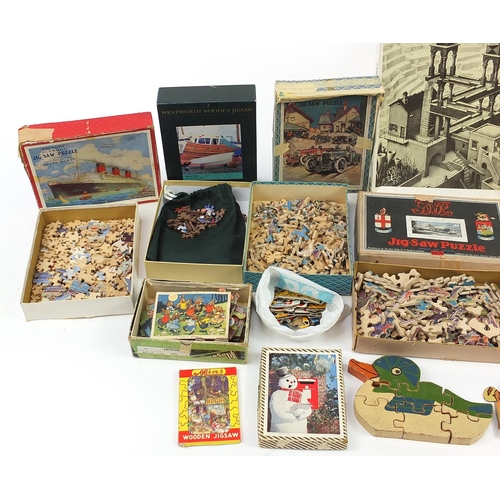 415 - Collection of vintage and later wooden jigsaw puzzles, mostly with boxes