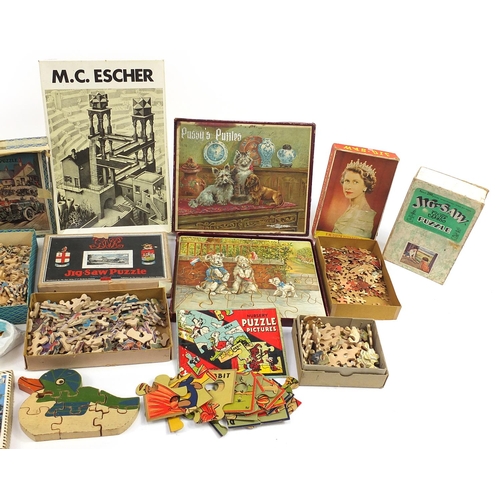 415 - Collection of vintage and later wooden jigsaw puzzles, mostly with boxes