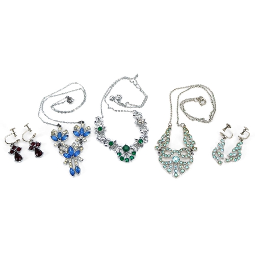 Vintage costume jewellery blue and white paste necklace, light blue