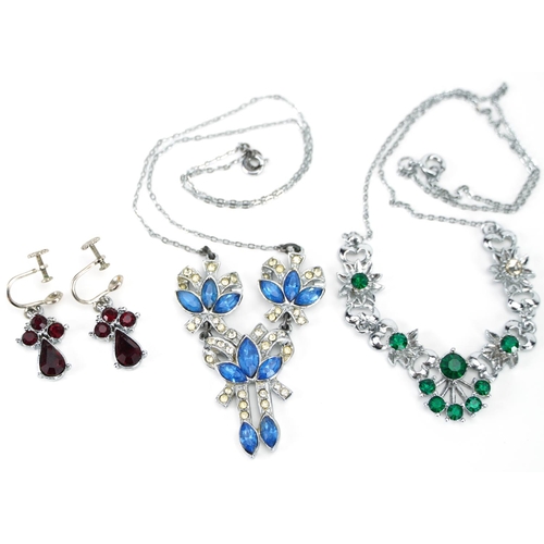 Vintage costume jewellery blue and white paste necklace, light blue