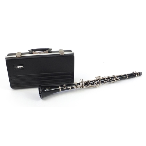 402 - Boosey & Hawkes, Regent five piece clarinet with fitted case, numbered 518515, 60cm in length