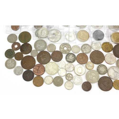 500 - Collection of world coinage, some silver