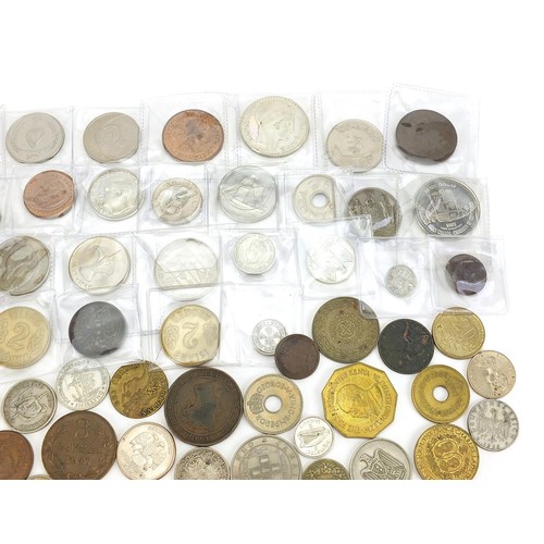 500 - Collection of world coinage, some silver