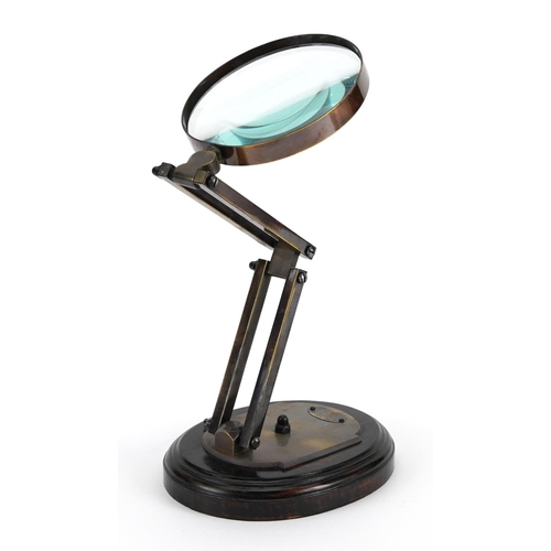 828 - Adjustable desktop magnifying glass, 30cm high when extended