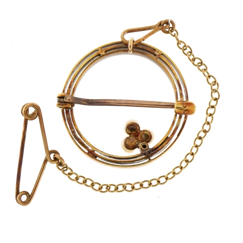 2088 - 15ct gold seed pearl brooch with safety chain, 1.9cm in diameter, 3.1g