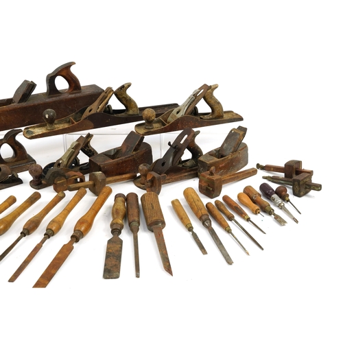 685 - Collection of vintage woodworking planes, chisels and mortice gauges including Marples, Stanley No 7... 