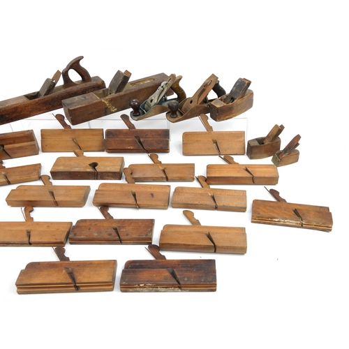 686 - Collection of vintage woodworking planes including Stanley and Whitmore