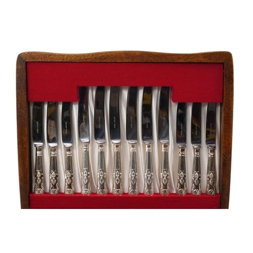 1000 - John Mason six place canteen of silver plated cutlery, 40cm wide