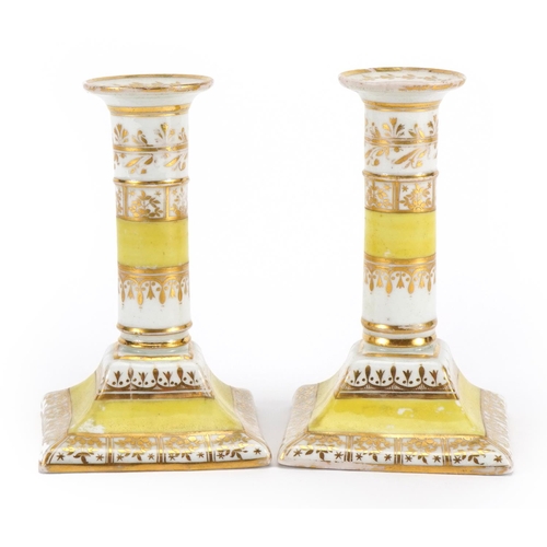 92 - Pair of early 19th century Chamberlain's Worcester porcelain candlesticks with gilt decoration, each... 