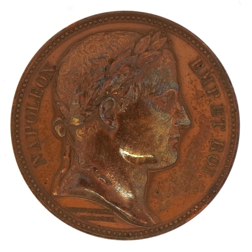 2526 - French Napoleon bronze medallion titled L'Empereur Commande la Grande Armee, 4cm in diameter