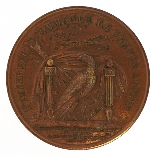 2526 - French Napoleon bronze medallion titled L'Empereur Commande la Grande Armee, 4cm in diameter