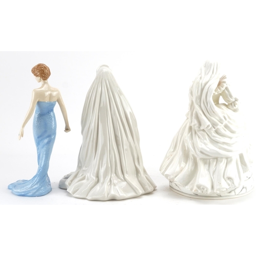 987 - Three collectable porcelain figurines comprising Royal Worcester Her Majesty Queen Elizabeth II Diam... 