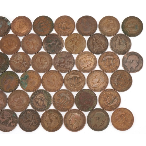 732 - Assorted George V and George VI halfpennies, approximately 289g