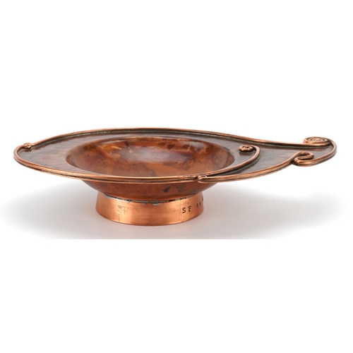 443 - Sam Fanaroff, Arts & Crafts style copper fruit bowl with stylised border, impressed SF 89 around the... 