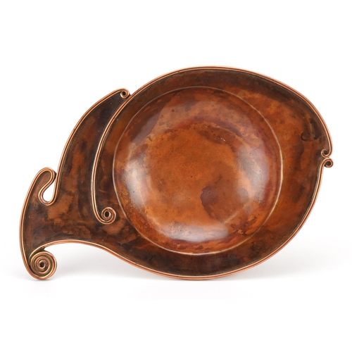 443 - Sam Fanaroff, Arts & Crafts style copper fruit bowl with stylised border, impressed SF 89 around the... 