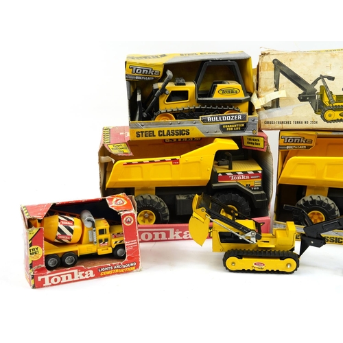 1570 - Six vintage Tonka construction vehicles, some tinplate, the largest 40cm in length