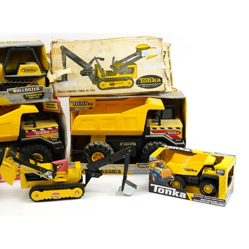 1570 - Six vintage Tonka construction vehicles, some tinplate, the largest 40cm in length