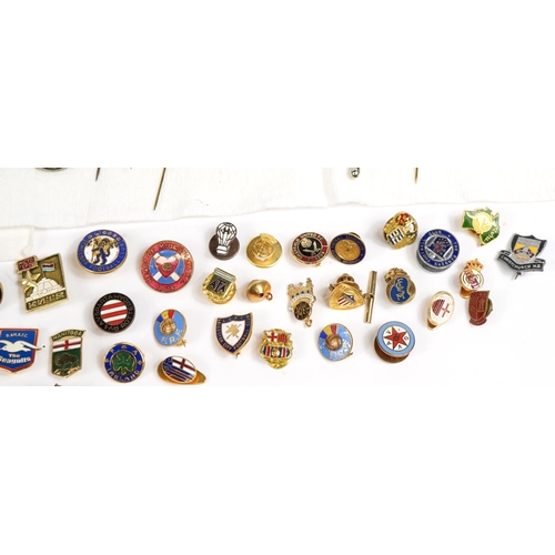 2449 - Large collection of world football club stickpins, lapel pins and badges, some enamel, including Eng... 