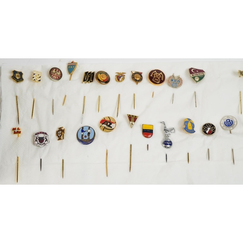 2449 - Large collection of world football club stickpins, lapel pins and badges, some enamel, including Eng... 