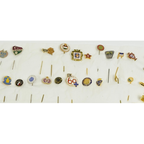 2449 - Large collection of world football club stickpins, lapel pins and badges, some enamel, including Eng... 