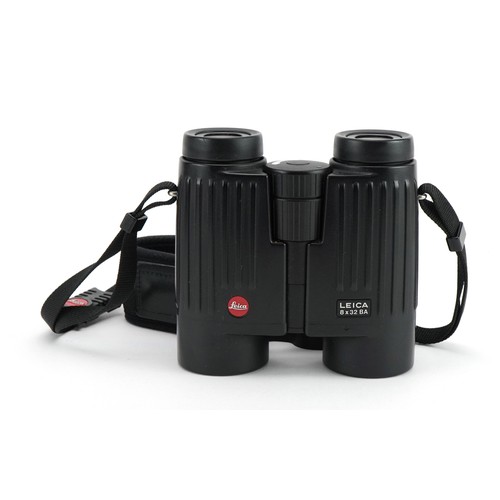 1343 - Pair of Leica Trinovid 8x32 BA binoculars with leather case, 12cm in length