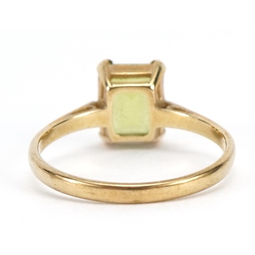 1432 - 9ct gold peridot solitaire ring, size O, 1.9g