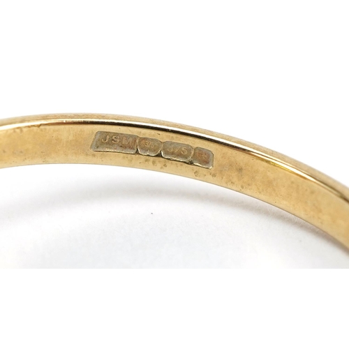 1432 - 9ct gold peridot solitaire ring, size O, 1.9g