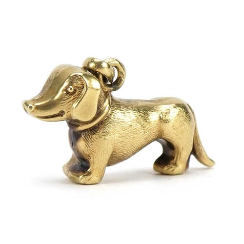 1514 - 9ct gold Dachshund dog charm, 2.7cm wide, 1.8g