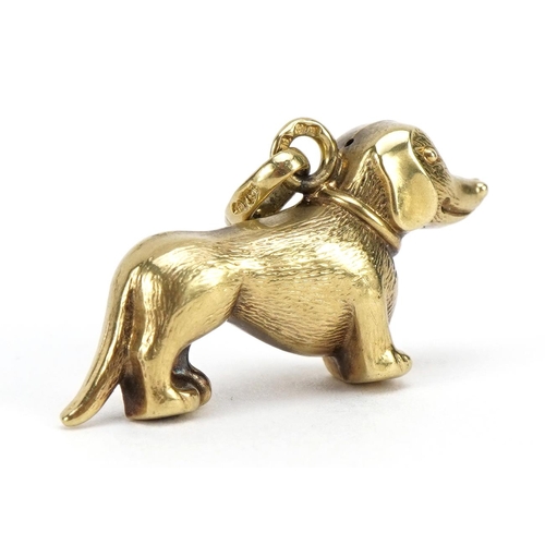 1514 - 9ct gold Dachshund dog charm, 2.7cm wide, 1.8g