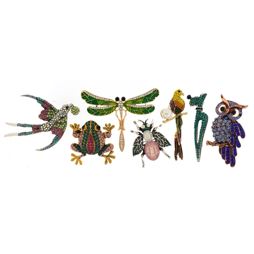 1604 - Seven jewelled and enamel animal and insect brooches including dragonfly, parrot and Scottie dog, th... 