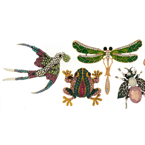 1604 - Seven jewelled and enamel animal and insect brooches including dragonfly, parrot and Scottie dog, th... 