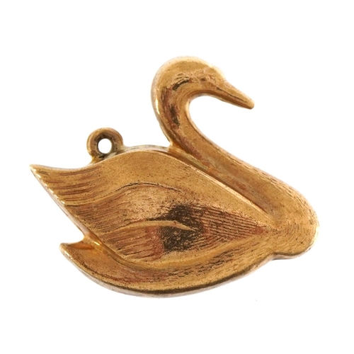 1139 - 9ct gold swan charm, 2.6cm wide, 2.2g