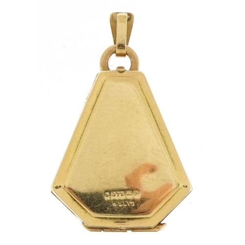 1509 - 9ct gold locket with engraved decoration, 2.8cm high, 2.9g