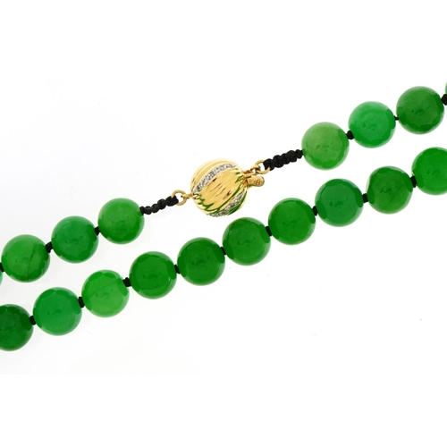 1522 - Chinese green jade bead necklace with 14k gold ball clasp set with diamonds, 114cm in length, 157.1g